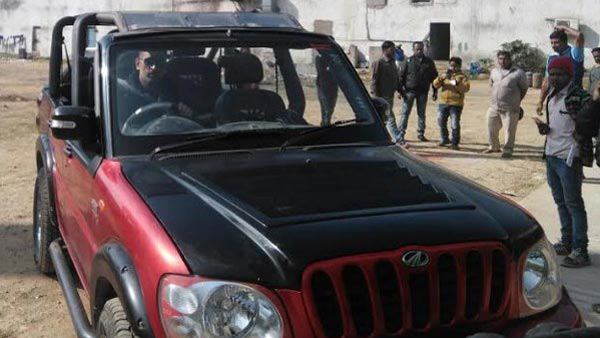 एम एस धोनी महिंद्रा स्कॉर्पियो