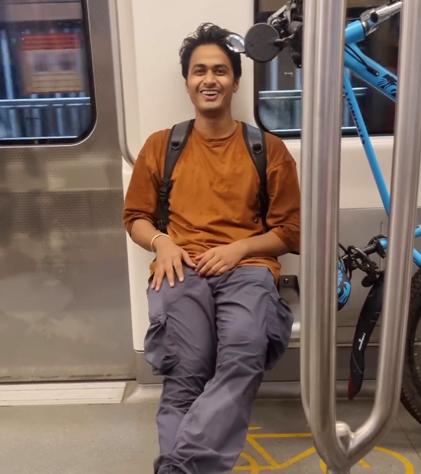 Man Rides Mumbai Metro With His cycle Man Rides Mumbai Metro With His cycle