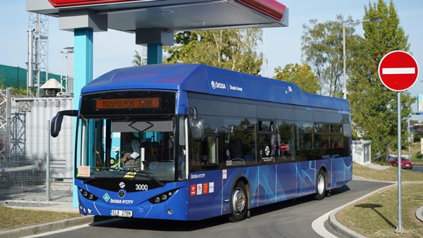 Nitin Gadkari Rides Hydrogen Bus 