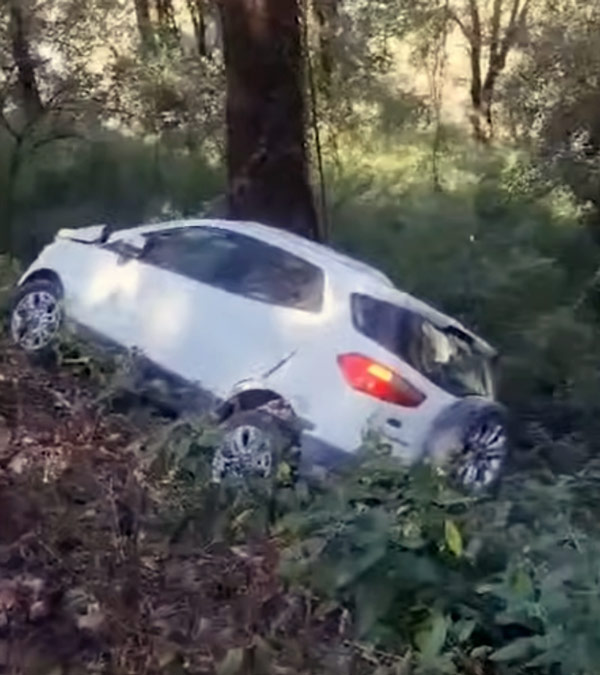 Mohammed Shami helps Ford EcoSport owner who crashed down
