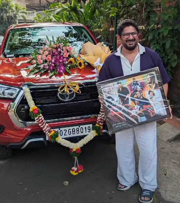 Arshad Warsi buys Toyota Hilux 