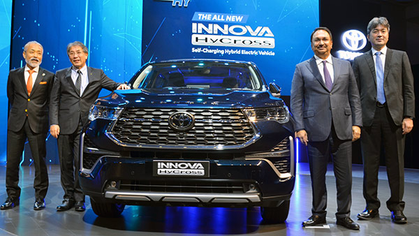 Toyota Innova Hycross