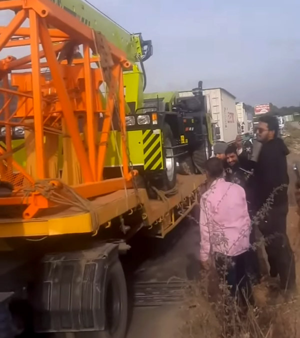 Land Rover Defender Tows a Truck