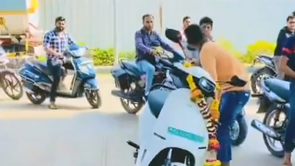 Ola S1 Pro rider trolls 2-wheeler owners