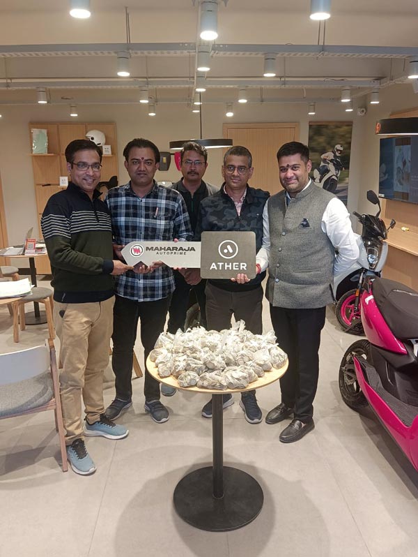 Man Buys Ather 450 Electric Scooter with rs 10 Coins