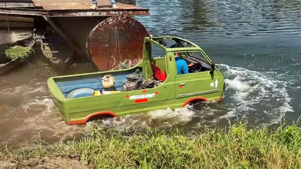 Maruti Omni into Amphibious
