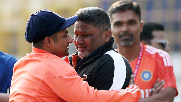 Anand Mahindra wants to gift Thar to Sarfaraz Khans father Naushad