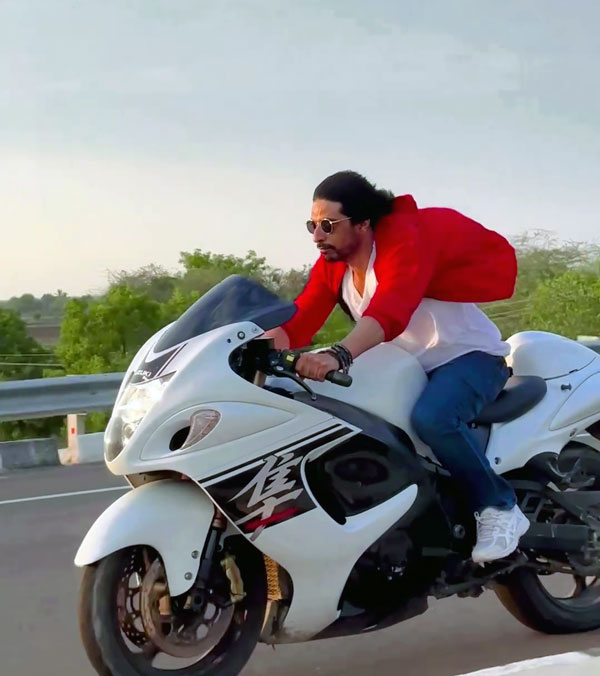 Shahrukh Khan Duplicate Riding Fake Suzuki Hayabusa