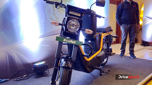 Kinetic Green E luna Gets Best Electric Vehicle Model Award