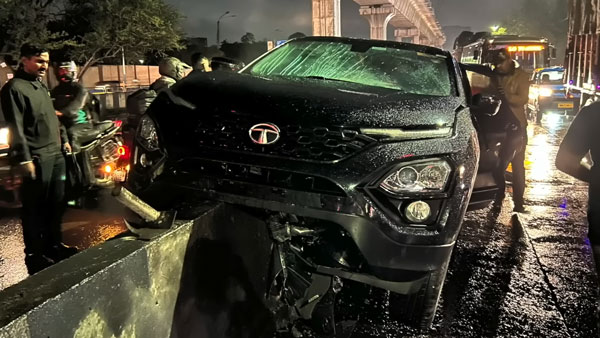 Pune Couple Buys New Tata Harrier Facelift After Tata Suv Saves Them in Car Crash