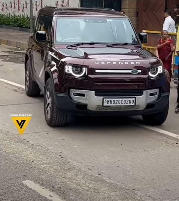Amitabh Bachchan driving land rover defender
