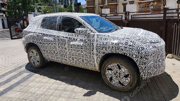 Tata Harrier EV Spotted Testing
