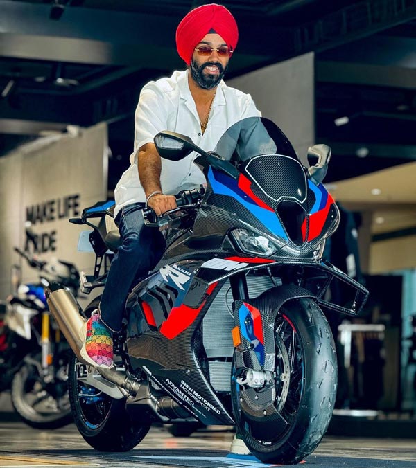 Jatt Prabhjot Buys BMW M1000 RR Jatt Prabhjot Buys BMW M1000 RR