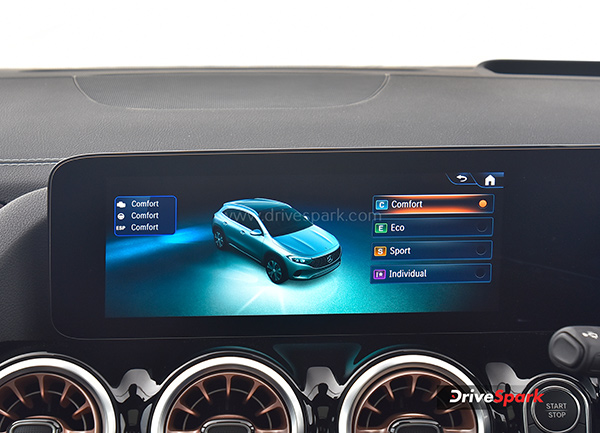 Mercedes EQA Reveiw Display