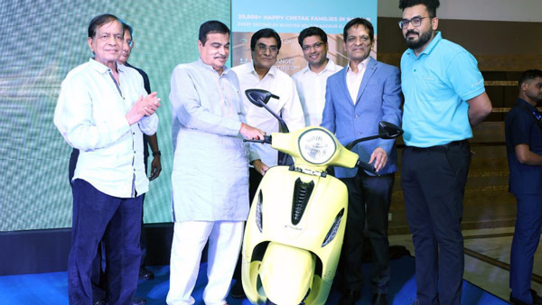 Nitin Gadkari Graces Celebration 19 000 bajaj chetak