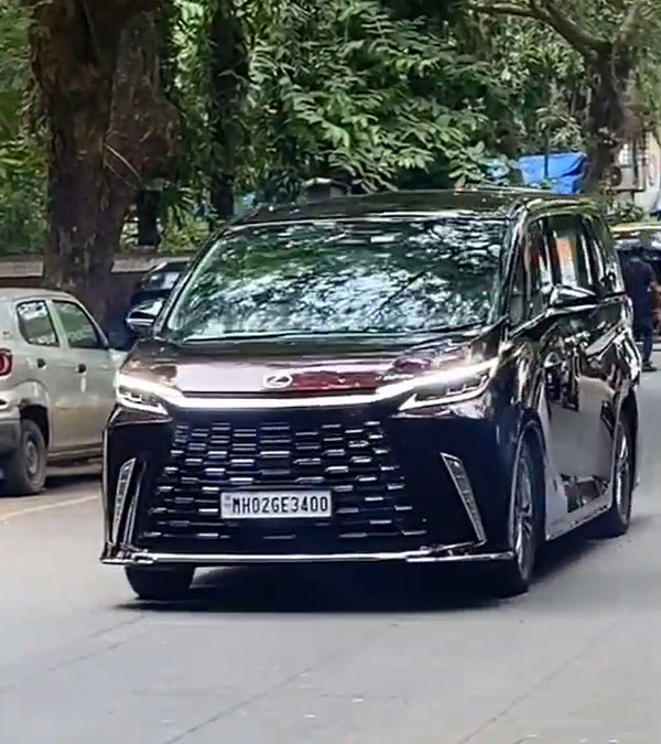 Janhvi Kapoor New Lexus LM 350h Janhvi Kapoor New Lexus LM 350h