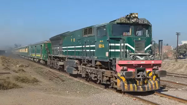 Vande Bharat vs Karakoram Express