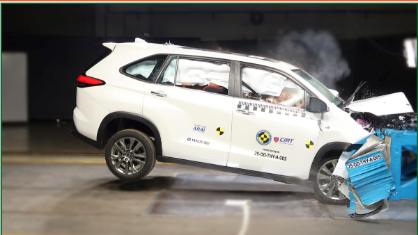 Toyota Innova Hycross