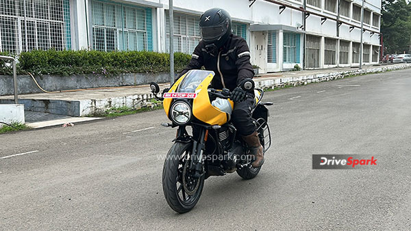 Triumph-Thruxton-400