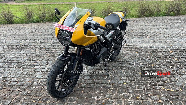 Triumph-Thruxton-400