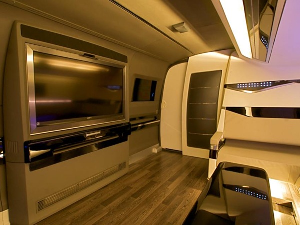 Shahrukh Khan's Bus From DC