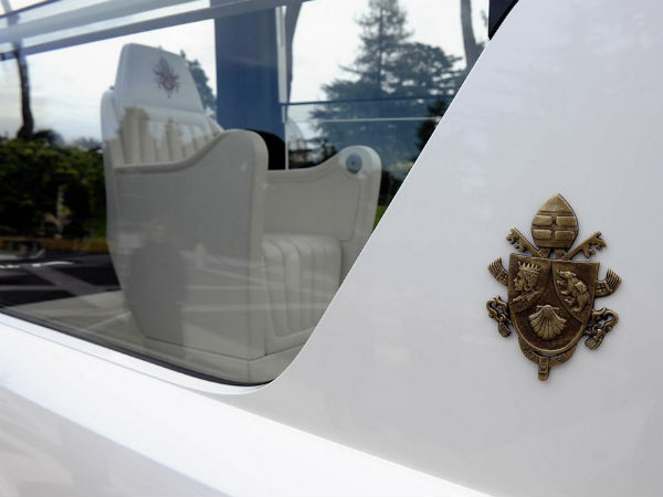 New Mercedes Popemobile - Interior