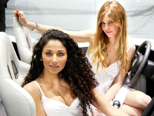 Genava Motor Show: Cars And Babes