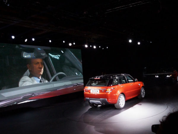 Daniel Craig Gets A Million For Driving Range Rover Sport