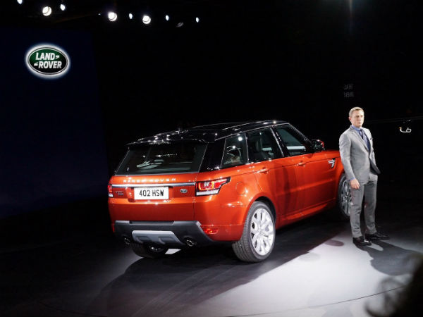 Daniel Craig Gets A Million For Driving Range Rover Sport