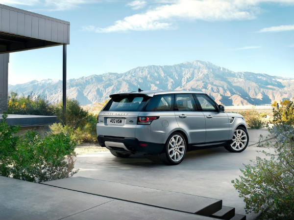 Daniel Craig Gets A Million For Driving Range Rover Sport