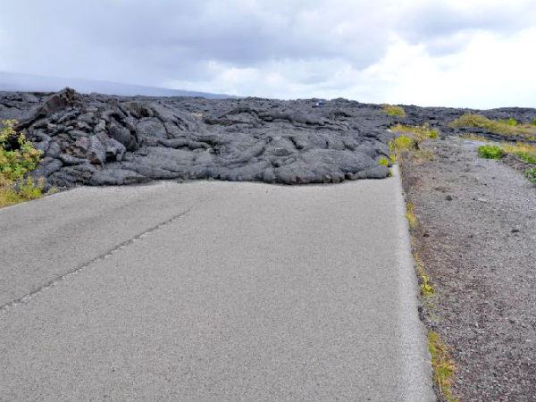 Volcanoes National Park Road - Hawaii
