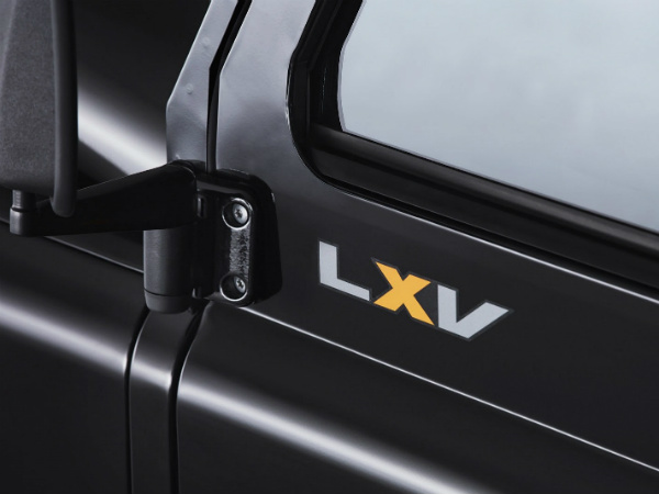 Land Rover Defender LXV