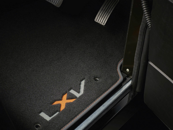 Land Rover Defender LXV