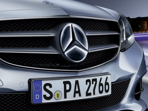 Mercedes E-Class Gets Glowing Star Logo