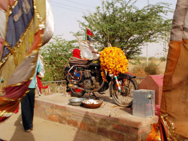 Royal Enfield Bullet 350 Temple, Rajasthan