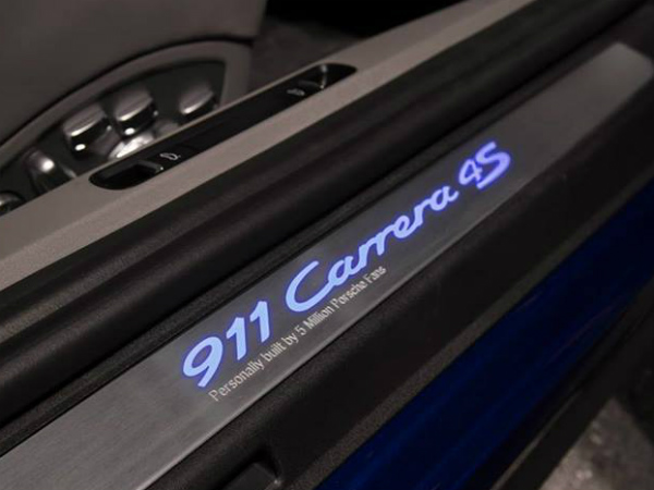 Porsche 911 Carrera 4S 5 Million Fans Edition