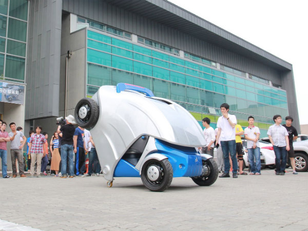Armadillo-T Folding Electric Car