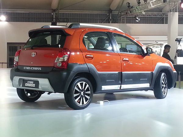 toyota-etios-cross-rear