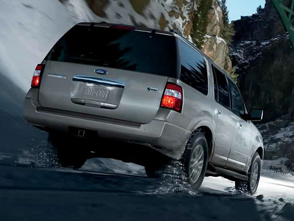 2014-ford-expedition-rear