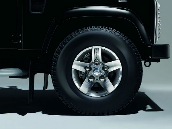 Land Rover Defender Black & Silver Pack