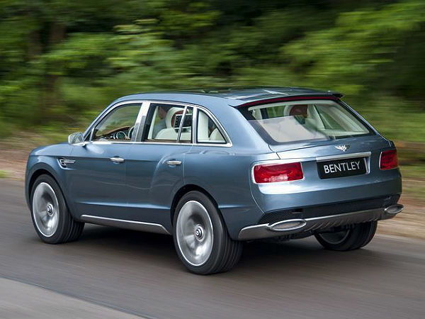 2016 Bentley SUV Rear View