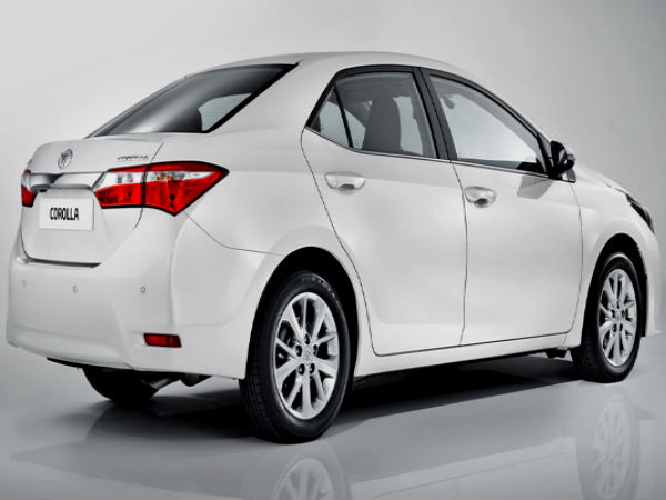 toyota-corolla-rear