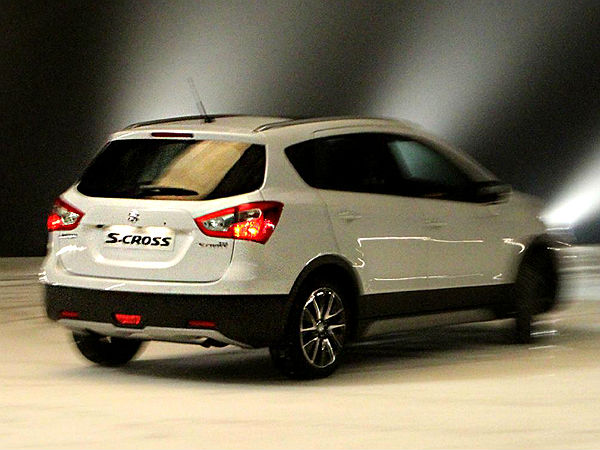 suzuki-s-cross-rear