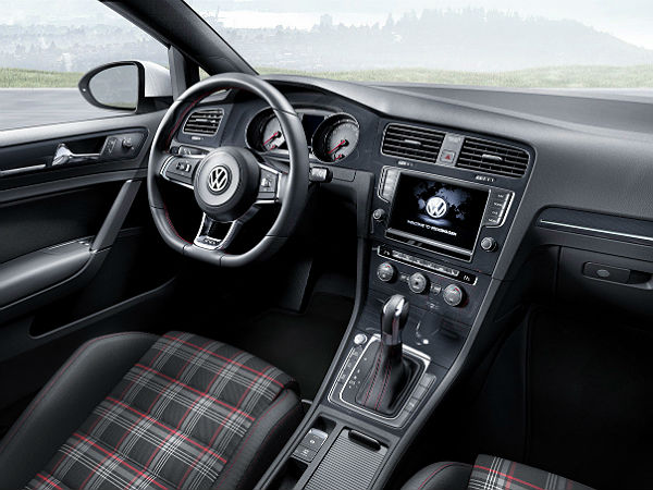 2015 Volkswagen GTI (est. $30,695) 2015 Volkswagen GTI (est. $30,695)