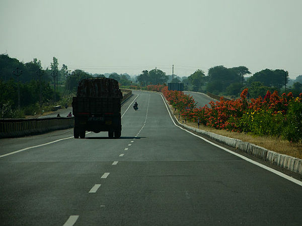 Highway Driving Tips - Sid And James Take A Road Trip