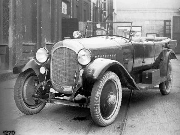 Mercedes Planning To Make Maybach Its Luxury Division Again