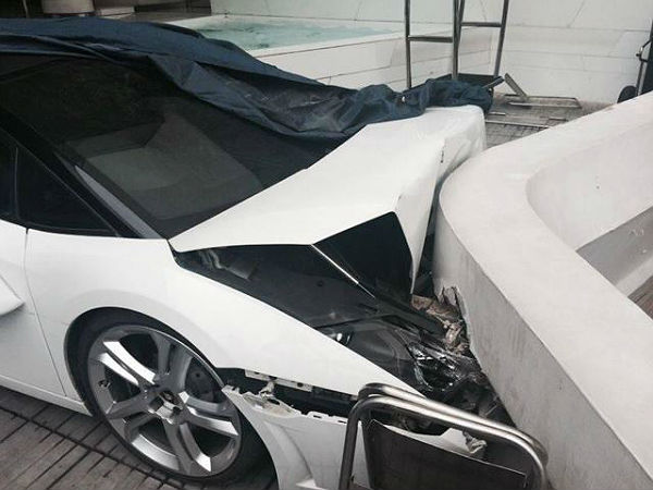 Lamborghini Crashed In New Delhi By Hotel Valet