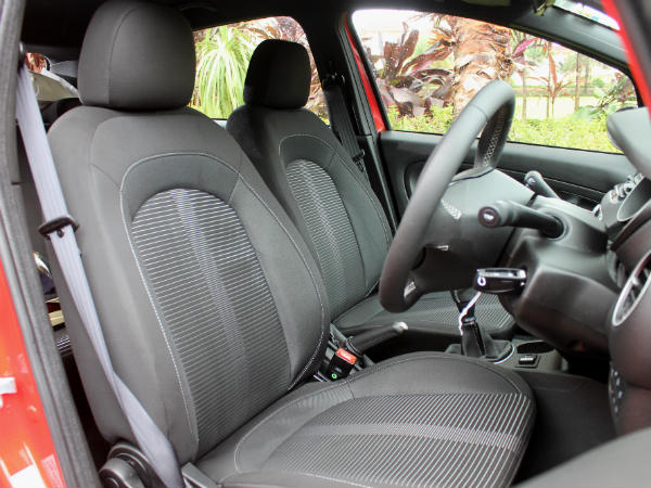 2014 Fiat Punto Evo: Front Seats