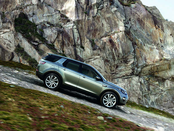 Land Rover Discovery Sport: Side