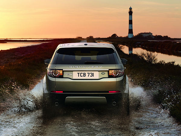 Land Rover Discovery Sport: Rear